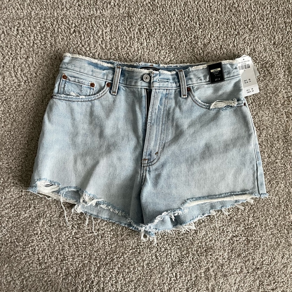 NWT Abercrombie & Fitch Annie high rise denim shorts. Size 27/4